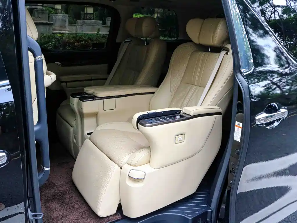 Toyota Alphard 2018 3.5L Luxury
