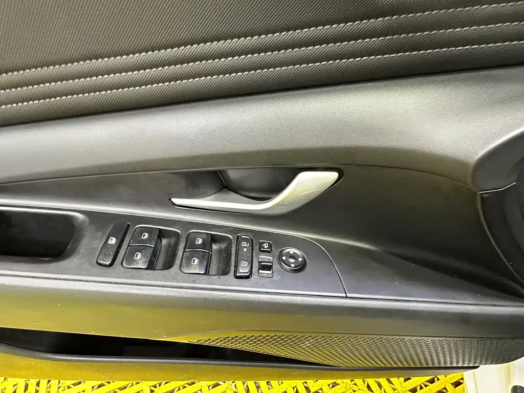 Hyundai Elantra — миниатюра 15