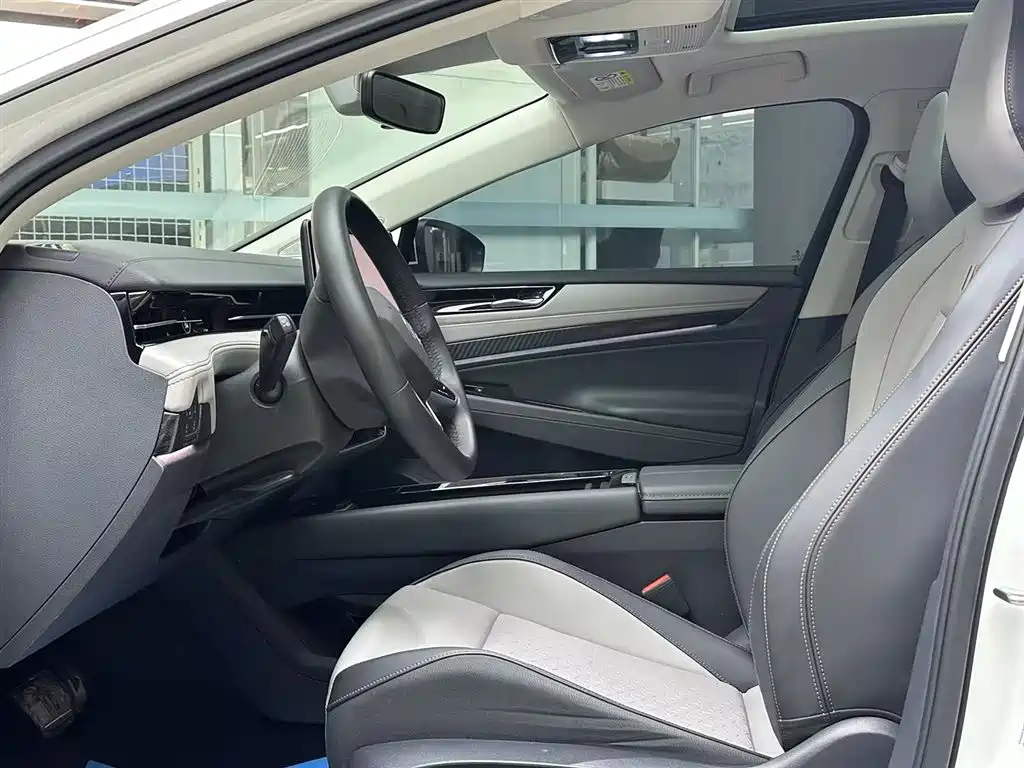 VOLKSWAGEN ID.7 VIZZION