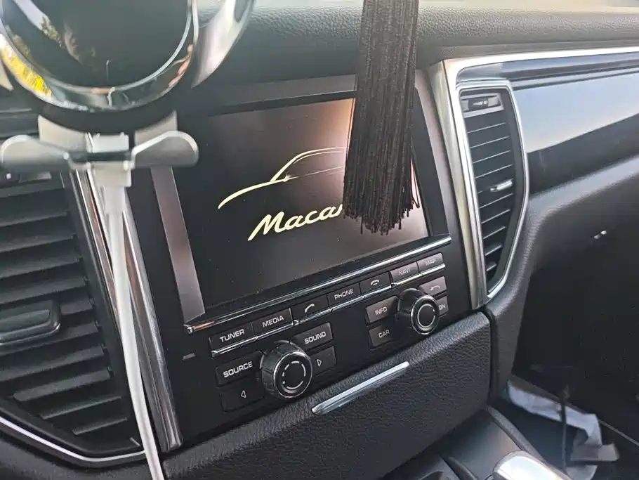 Porsche Macan — миниатюра 13
