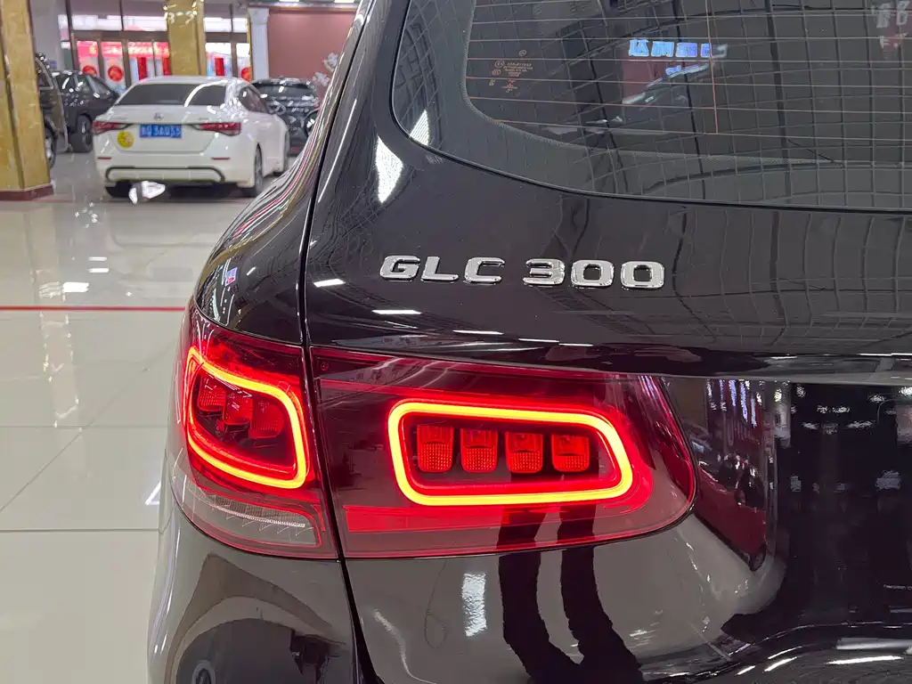 MERCEDES-BENZ GLC