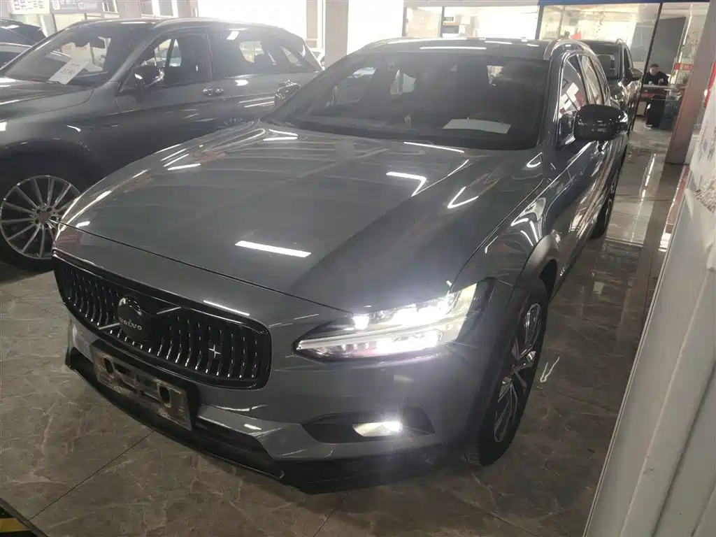 Volvo V90 2021