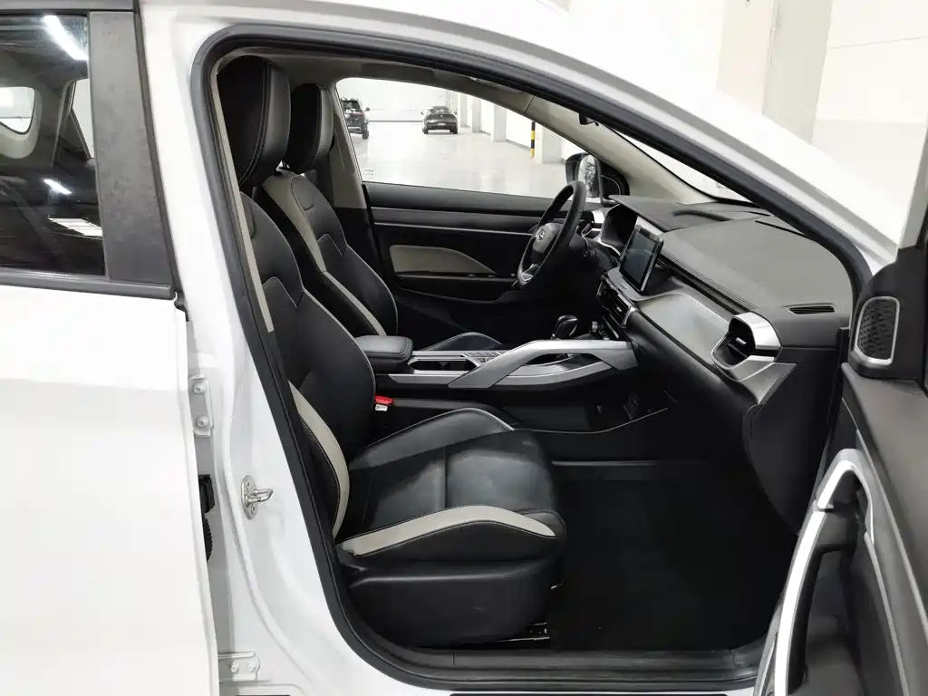 Geely Binyue — миниатюра 23