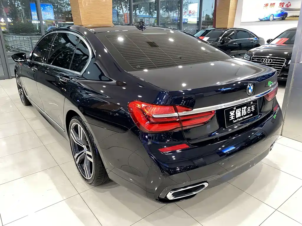 BMW 7 Series — миниатюра 4