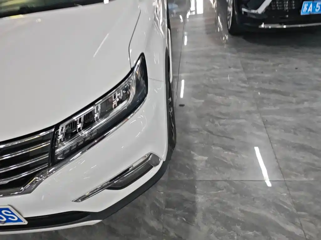 Roewe RX5 — миниатюра 24