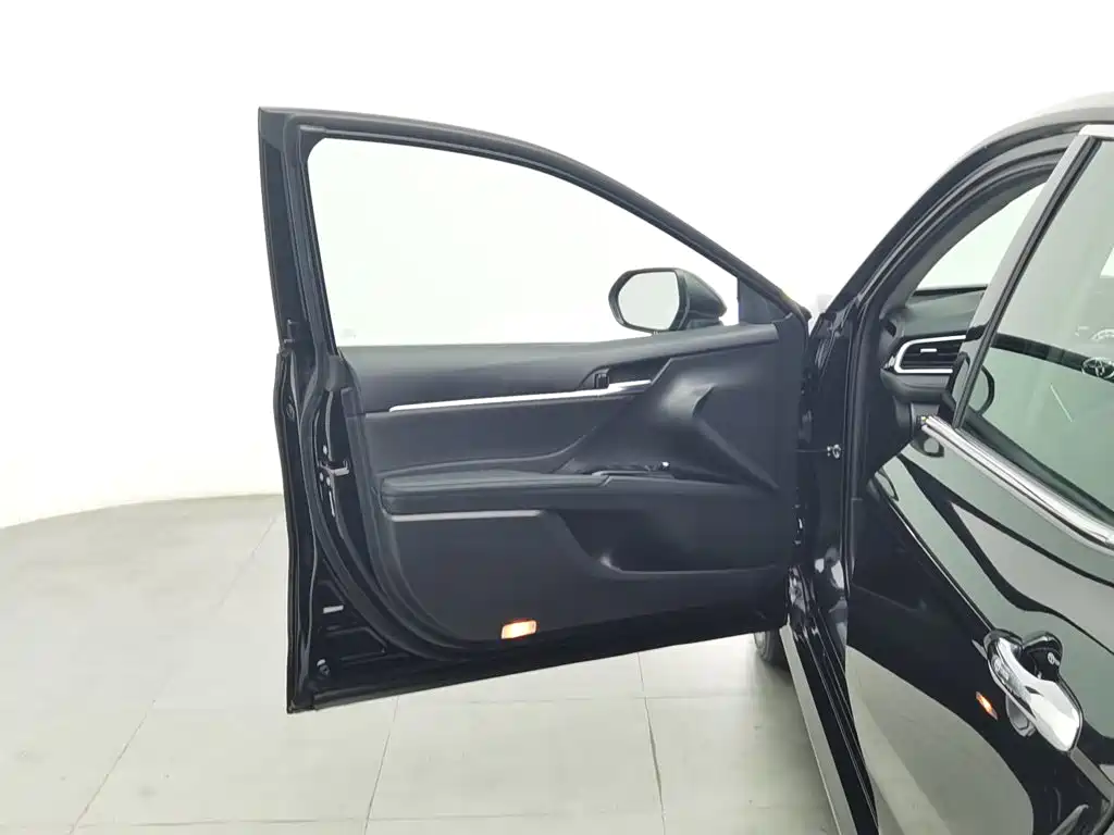 Toyota Camry — миниатюра 8