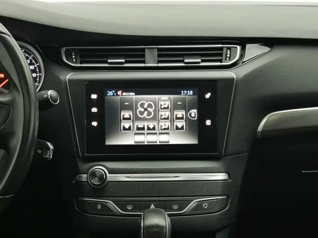 Peugeot 408 — миниатюра 12