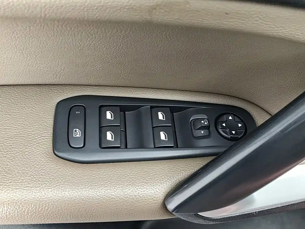 Peugeot 408 — миниатюра 9