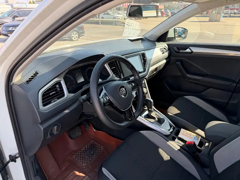 Volkswagen T-Roc - фото 7