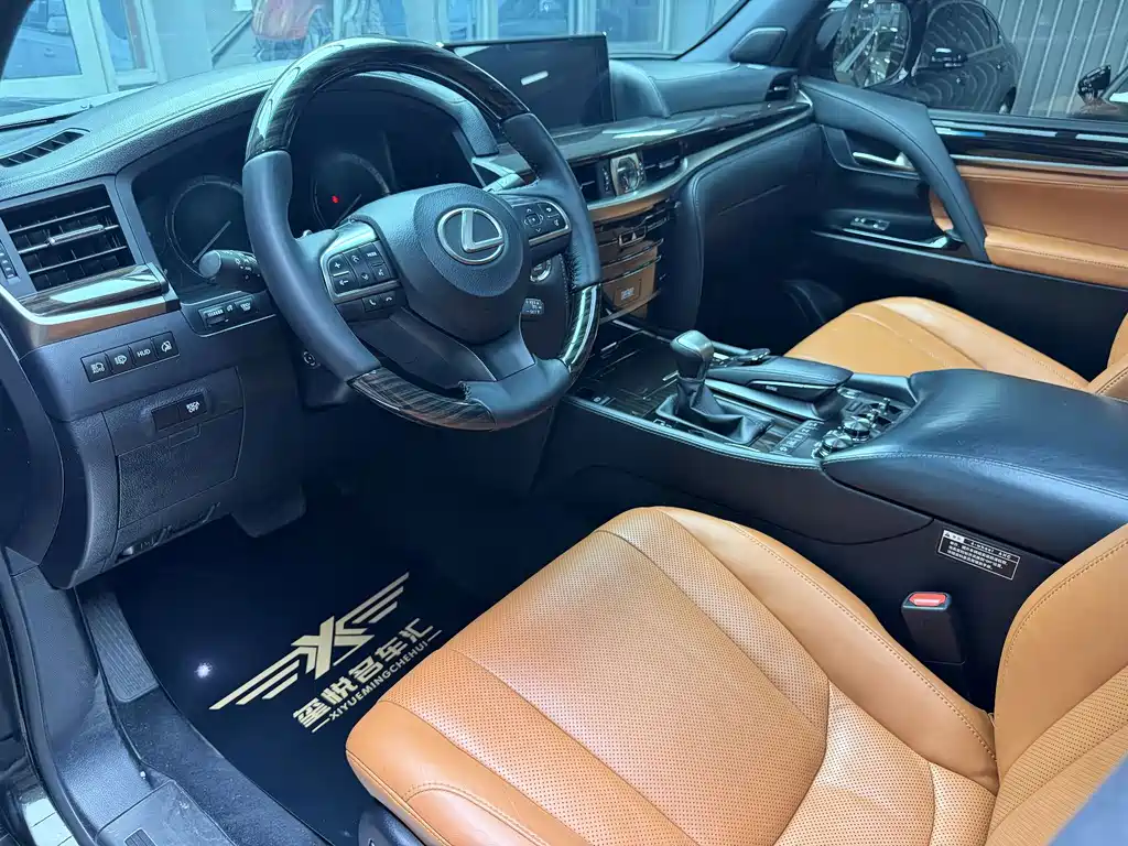 Lexus LX — миниатюра 8