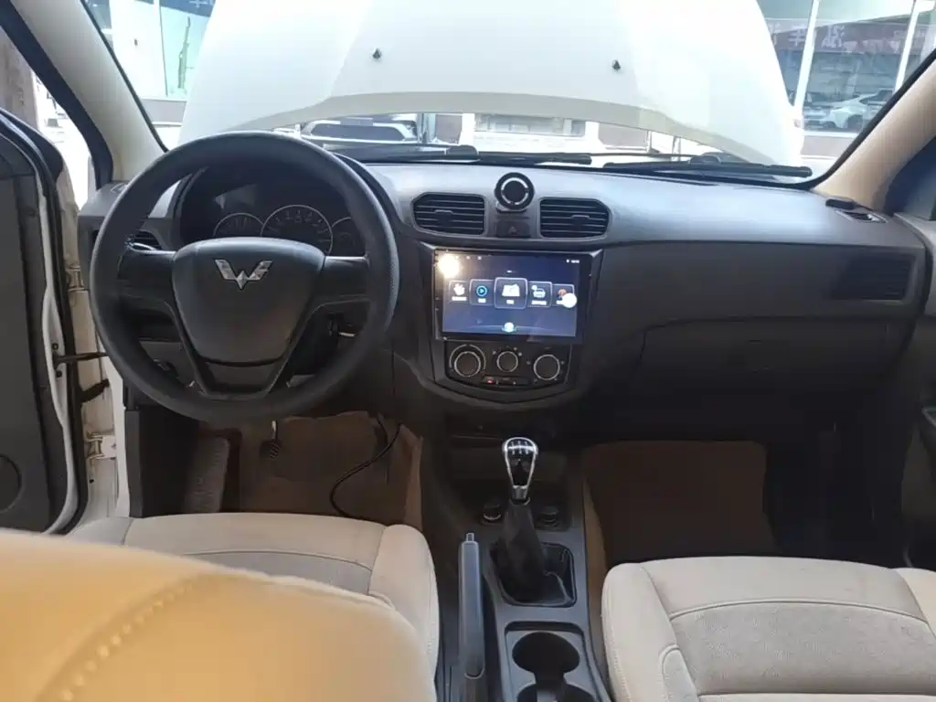 Wuling Hongguang — миниатюра 10