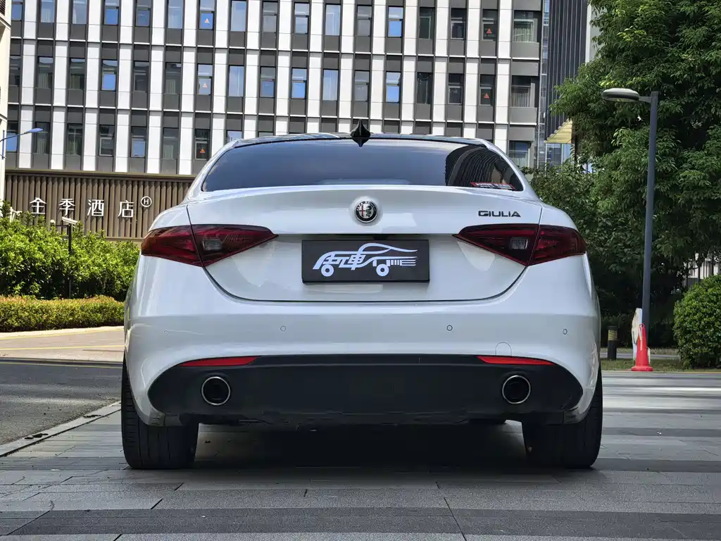 Alfa Romeo Giulia — миниатюра 17
