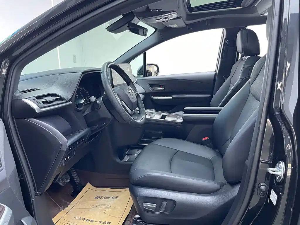 Toyota Granvia — миниатюра 14