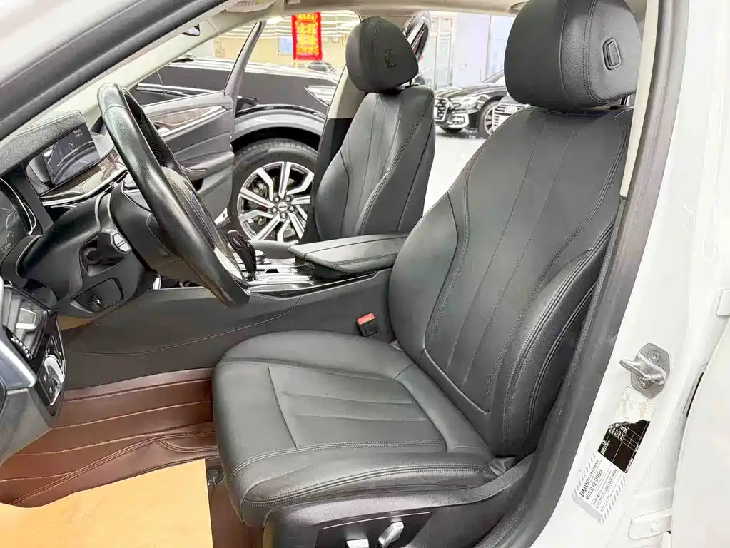 BMW 5 Series — миниатюра 16