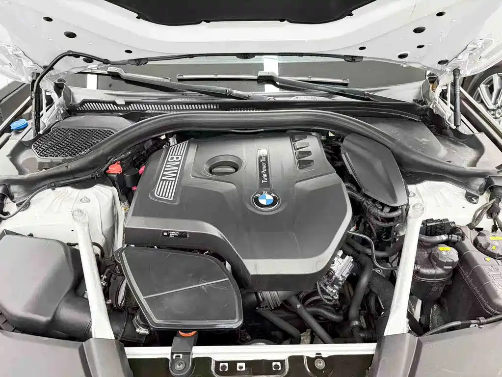 BMW 5 Series — миниатюра 24