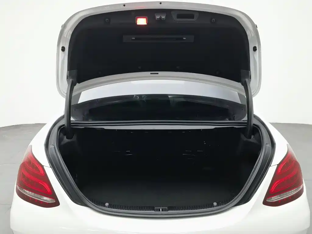 Mercedes-Benz C-Class — миниатюра 16
