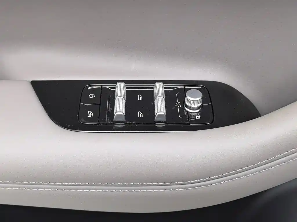 Geely Boyue L — миниатюра 9