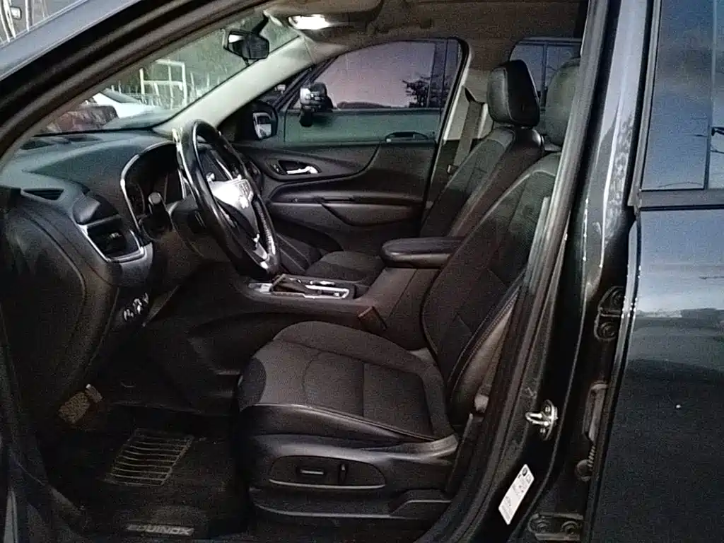 Chevrolet Equinox — миниатюра 15