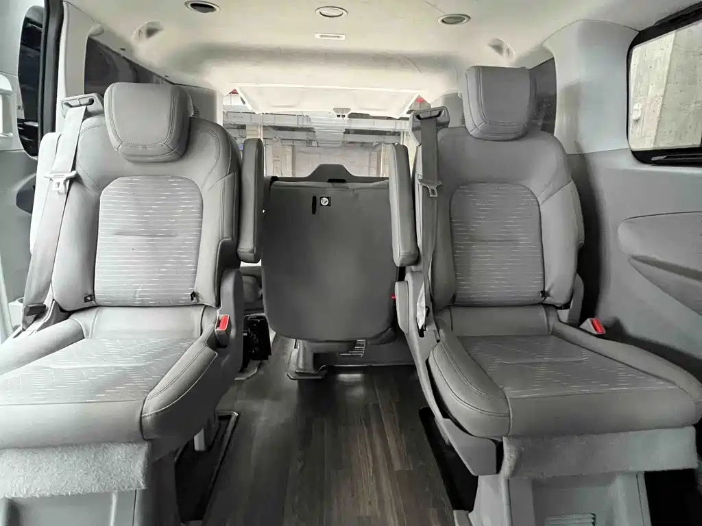 Ford Transit — миниатюра 10