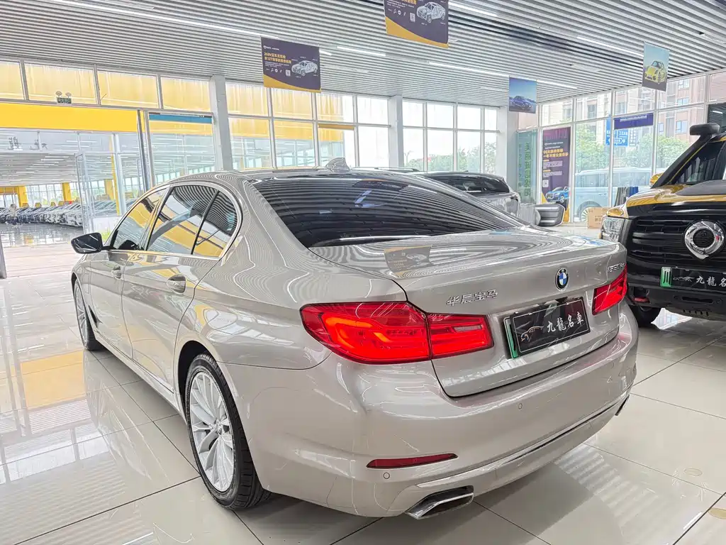 BMW 5 Series New Energy — миниатюра 5