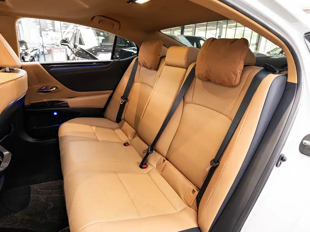 Lexus ES — миниатюра 12