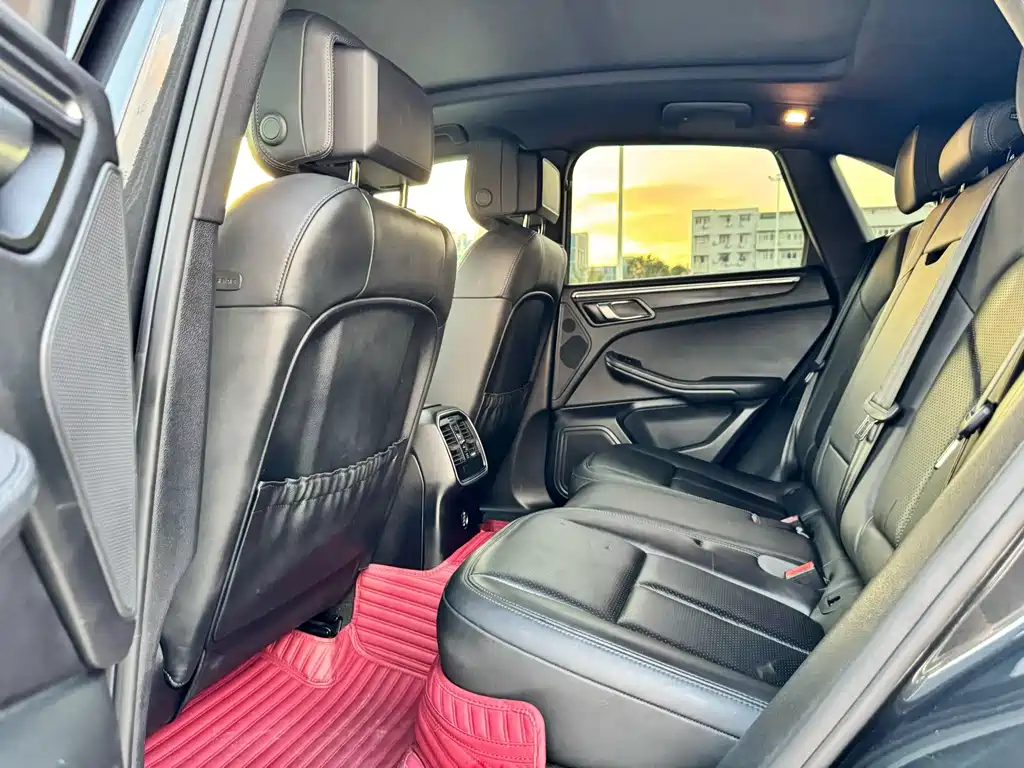 Porsche Macan — миниатюра 6