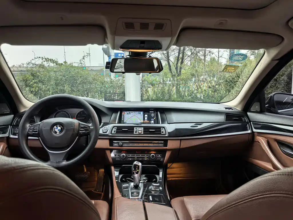 BMW 5 Series — миниатюра 15