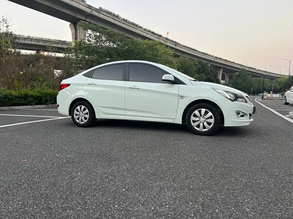 Hyundai Verna — миниатюра 4