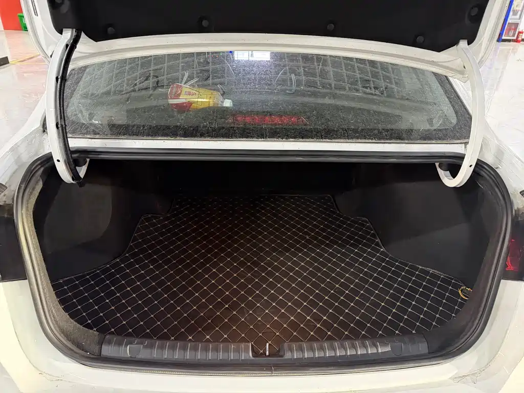 Geely Emgrand — миниатюра 10
