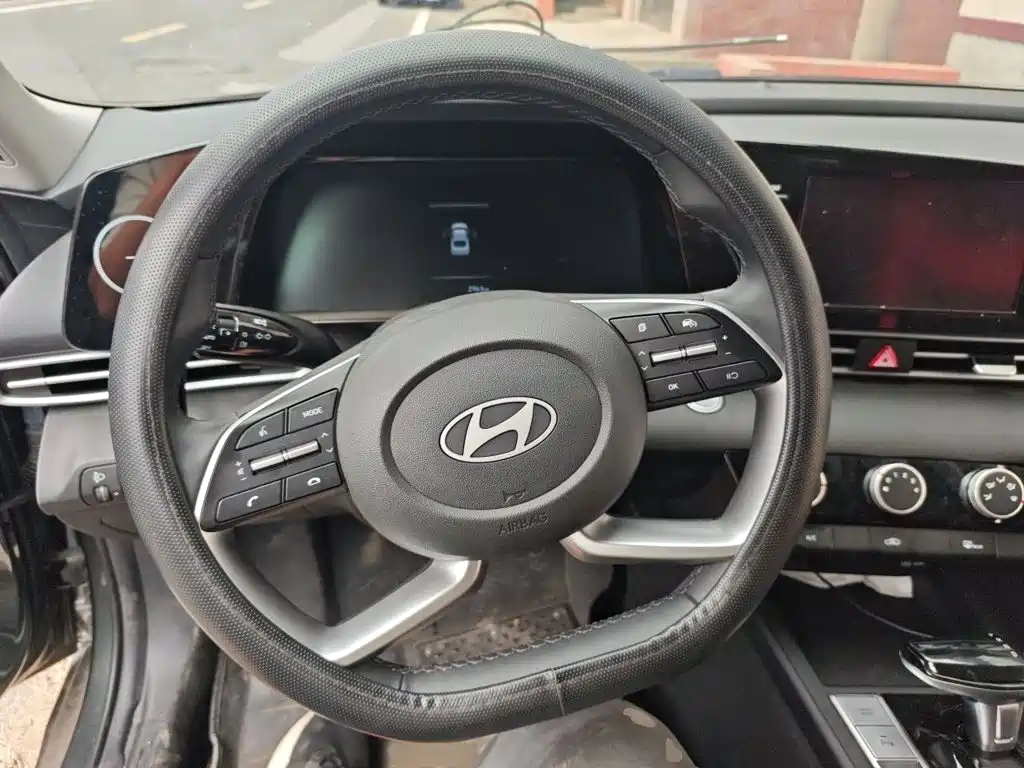 Hyundai Elantra — миниатюра 3