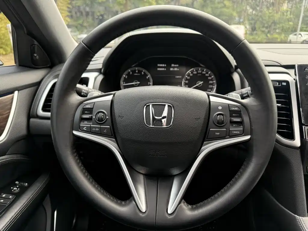HONDA UR V
