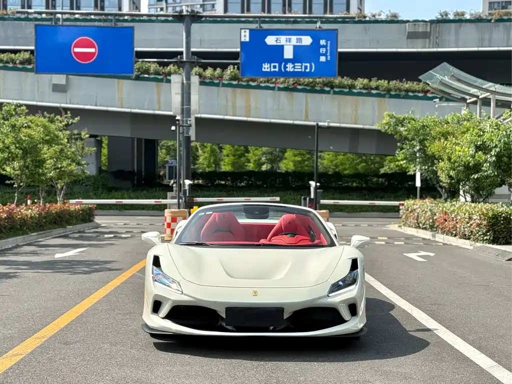 Ferrari F8 2023