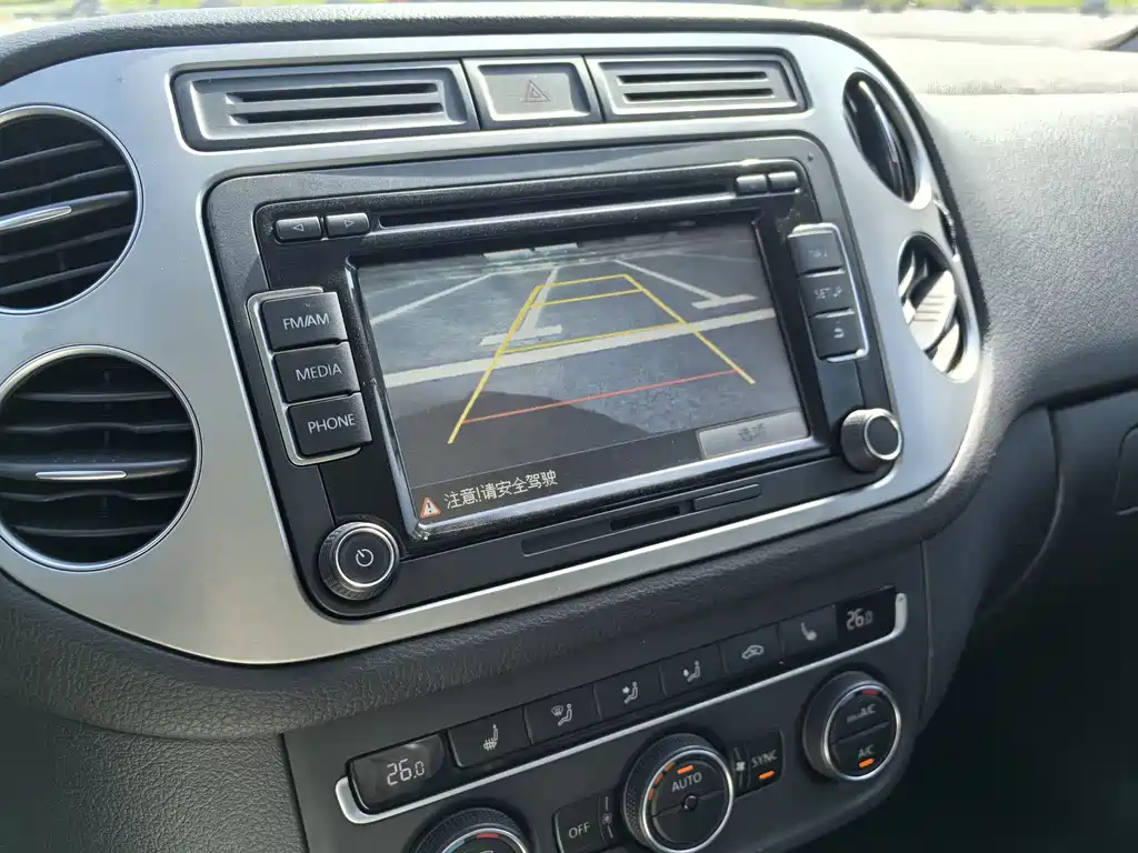 Volkswagen Tiguan 2015 1.8TSI AT Luxury