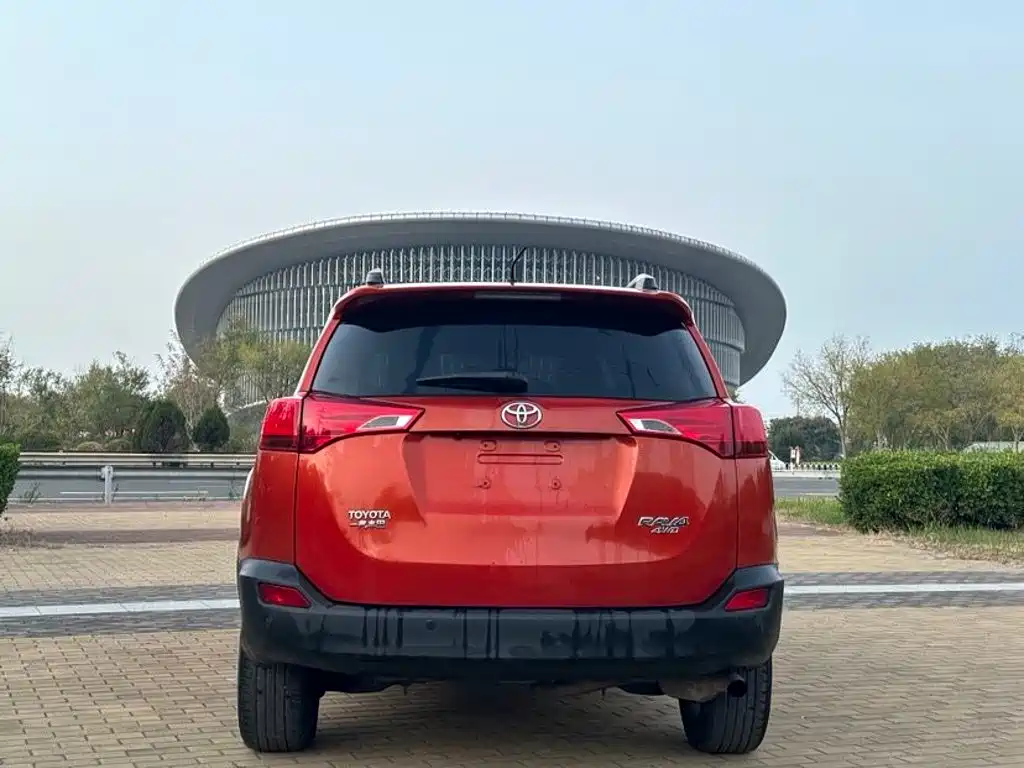 Toyota RAV4 — миниатюра 5