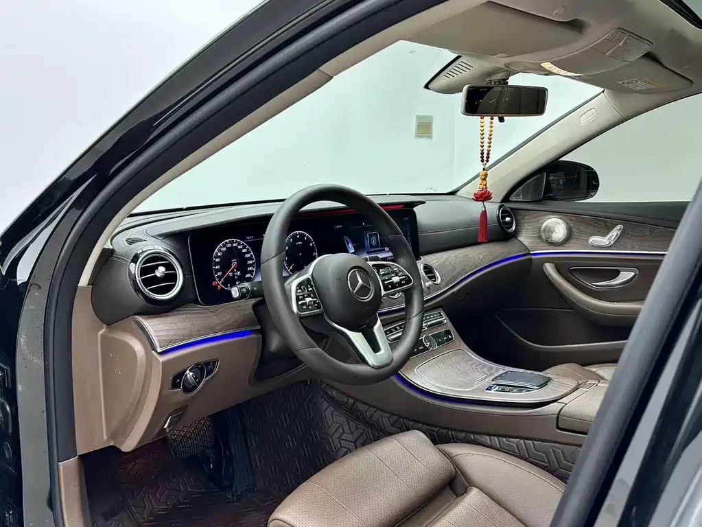Mercedes-Benz E-Class — миниатюра 11
