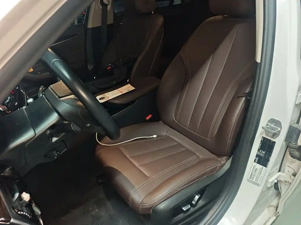 BMW 5 Series — миниатюра 8