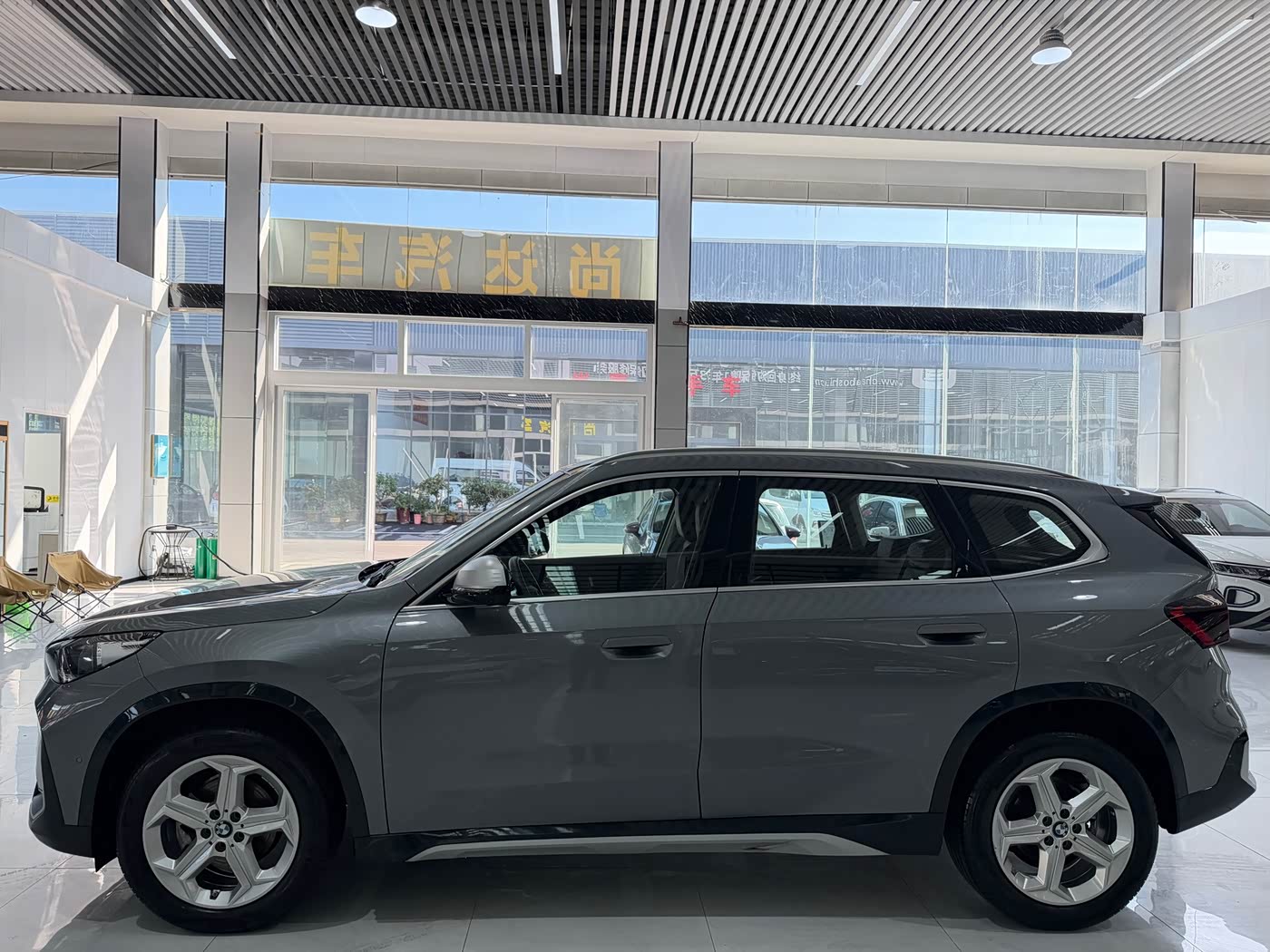 BMW X1 1.5 л 2023 г. Серебристо-серый, пробег 37000 км