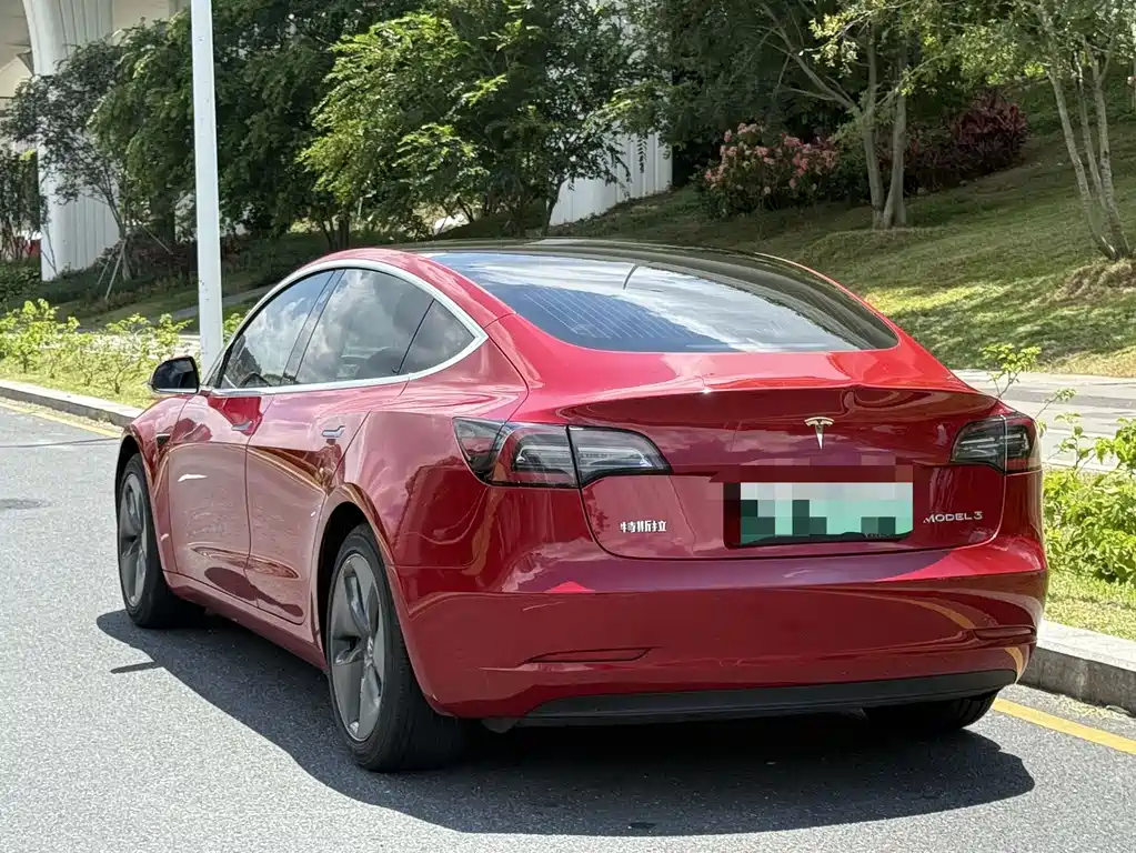 Tesla Model 3 — миниатюра 6