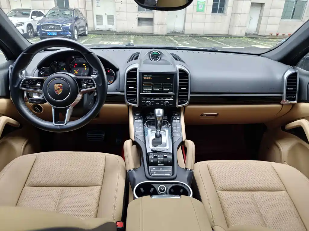 Porsche Cayenne — миниатюра 22