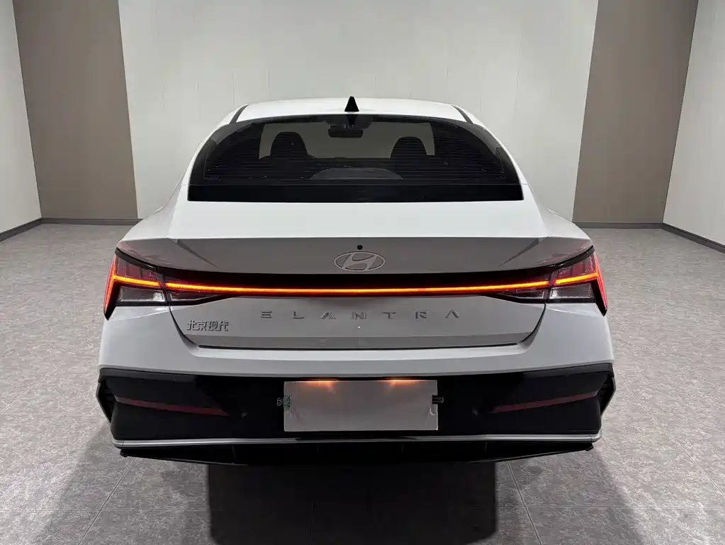 Hyundai Elantra — миниатюра 4