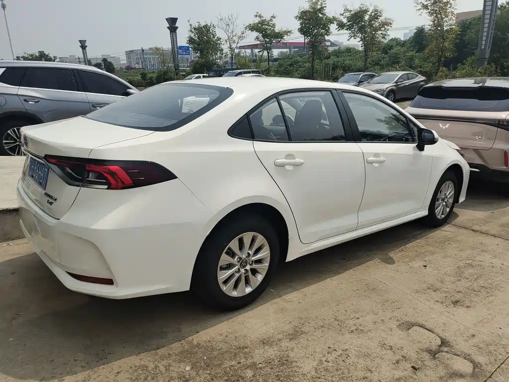 Toyota Corolla — миниатюра 4