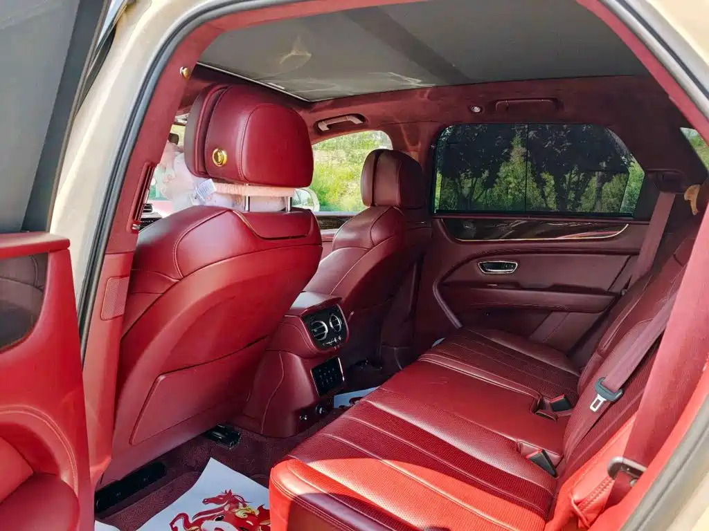 Bentley Bentayga — миниатюра 8