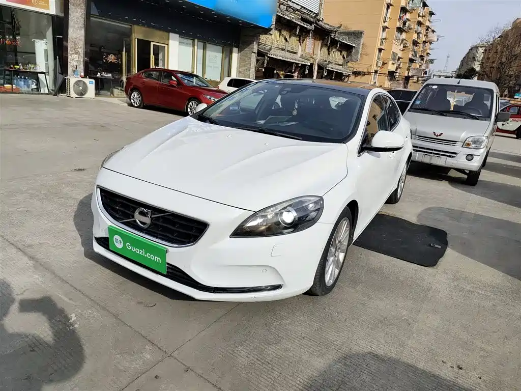 Volvo V40 2014