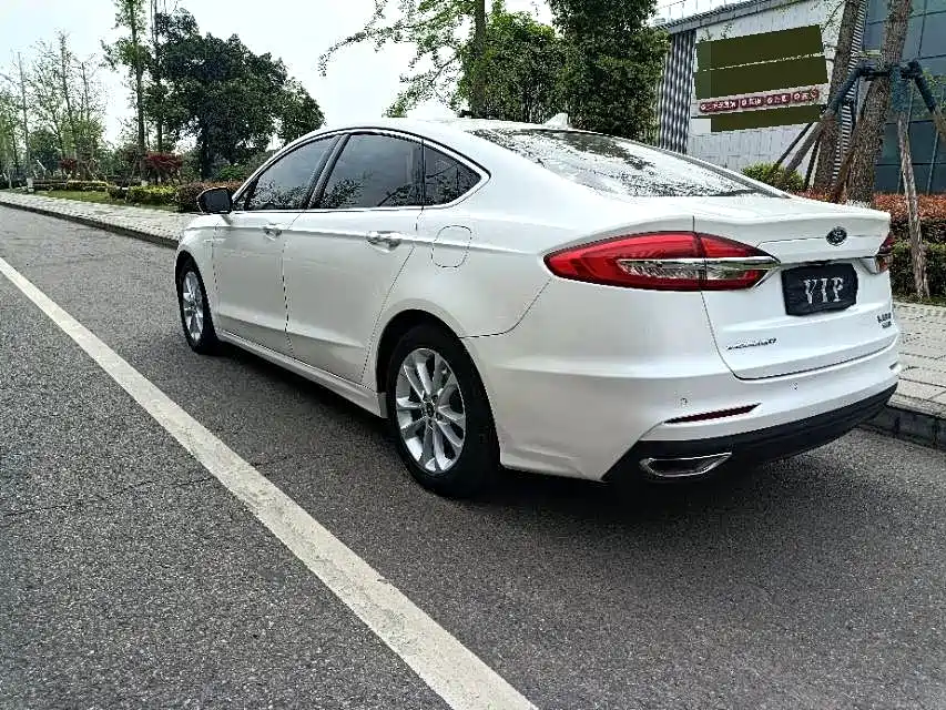 Ford Mondeo — миниатюра 9