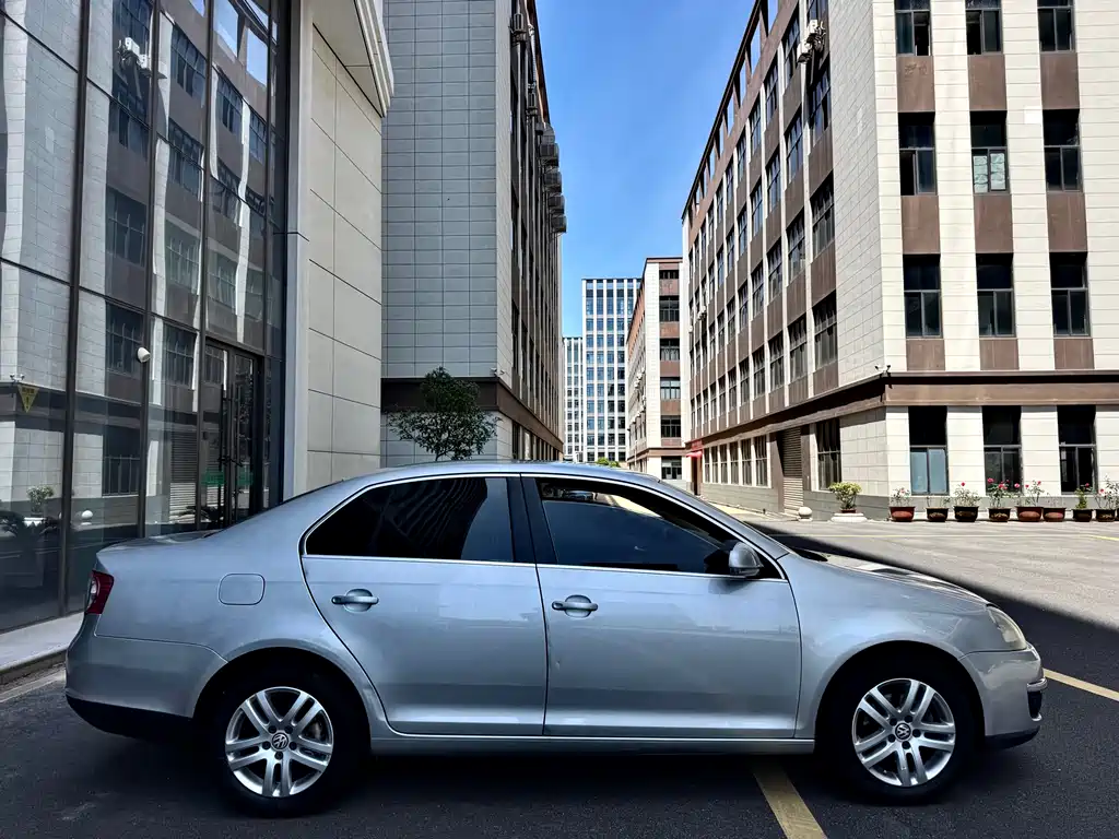 Volkswagen Sagitar 2009 2.0L AT
