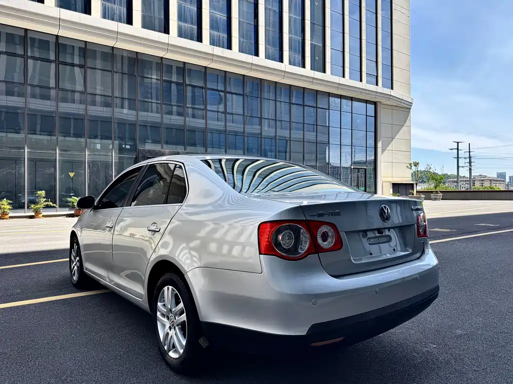 Volkswagen Sagitar 2009 2.0L AT