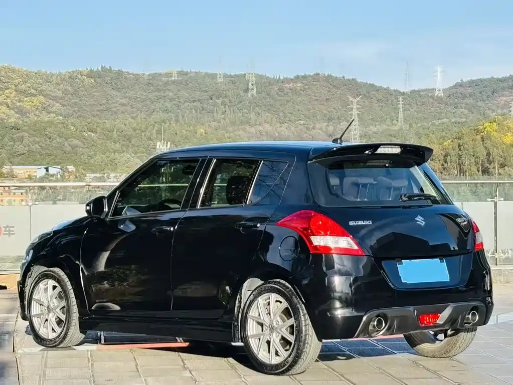 Suzuki Swift 1.6L CVT 2WD Luxury Edition, фото 6