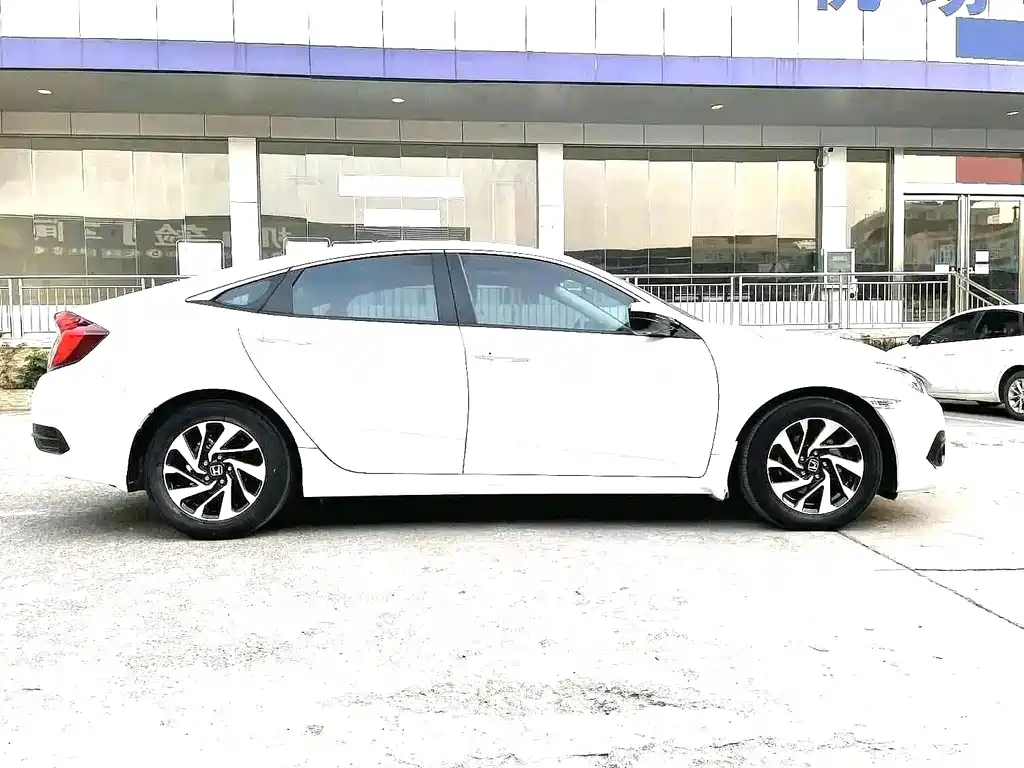 Honda Civic — миниатюра 8
