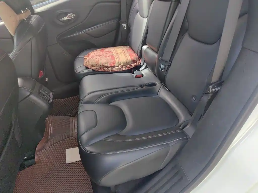 Jeep Cherokee — миниатюра 13