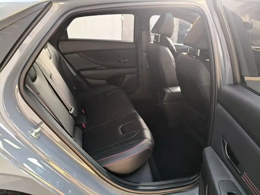 Hyundai Elantra — миниатюра 11